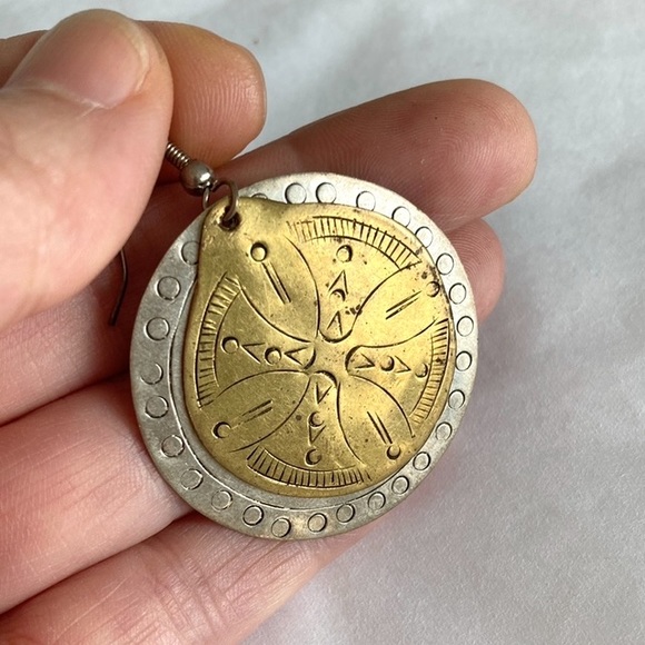 NWT 80’s ethnic Indian earrings etched by hand( deadstock) - Picture 2 of 3